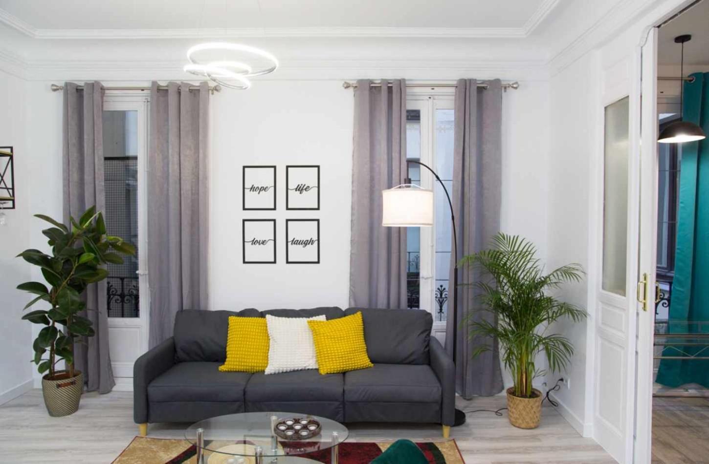 Una Lujosa Estancia En Las Cortes Madrid Exteriör bild